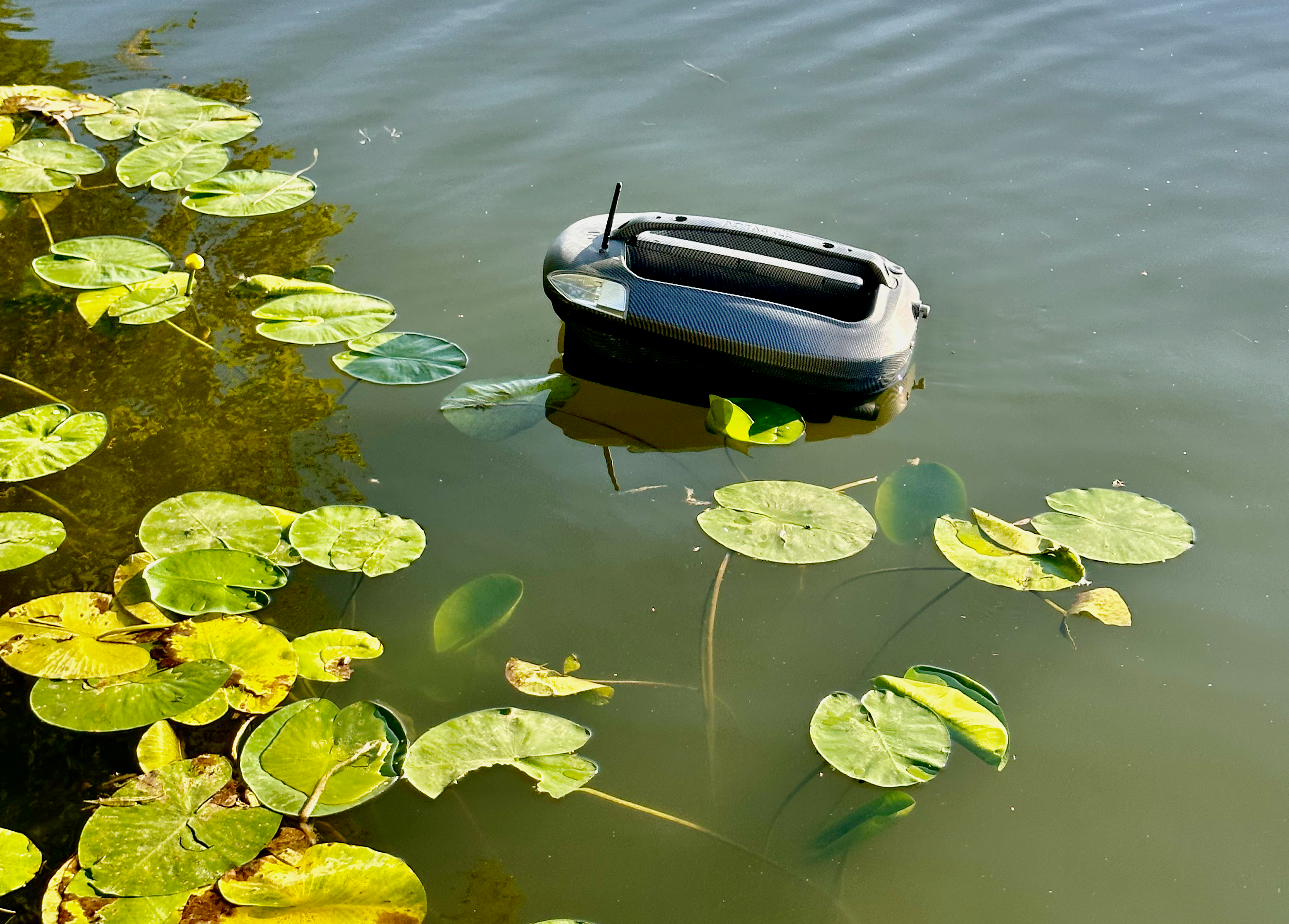 Bateau Amorceur Appât + 1 batterie de rechange + Télécommande Pêche aux Bateau Amorceur Appât + 1 batterie de rechange + Télécommande Pêche aux